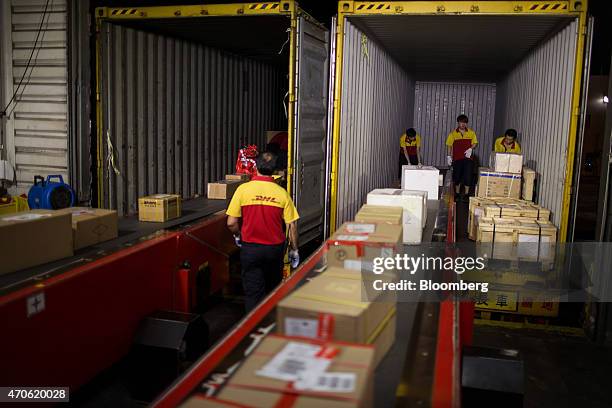Offload Dhl 209 Dhl Asia Hub Stock Photos, High-Res Pictures, and Images - Getty Images