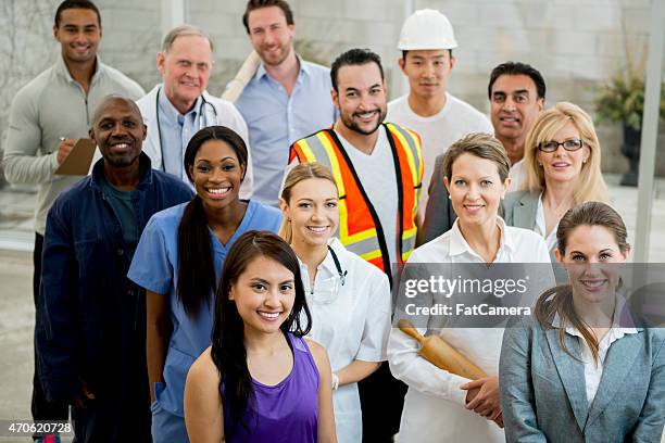 grupo de diversos profesionales - uniforme fotografías e imágenes de stock