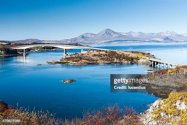 skye bridge scotland - skye stockfoto's en -beelden