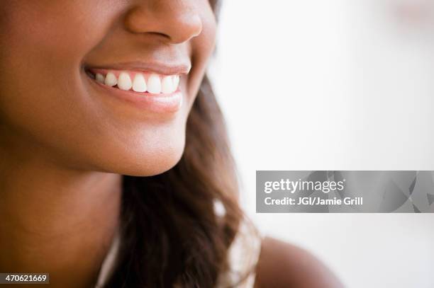 black woman smiling - human mouth stockfoto's en -beelden