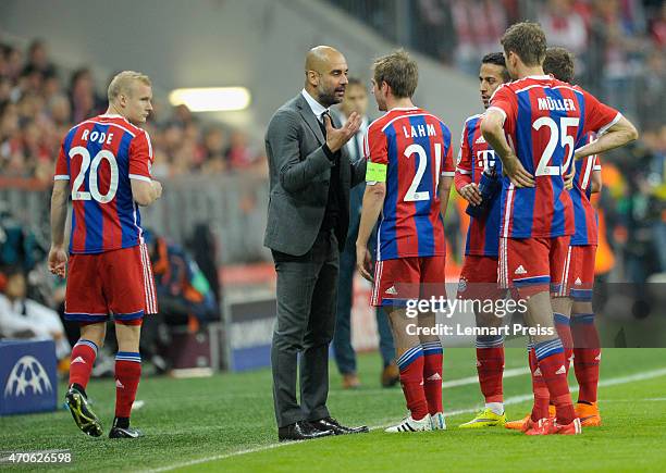 Josep Guardiola , head coach of Munich talks to his team during the UEFA Champions League quarter final second leg match between FC Bayern Muenchen...