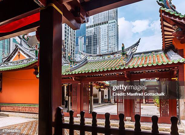 thian hock keng temple court yard - singapore thian hock keng temple stockfoto's en -beelden