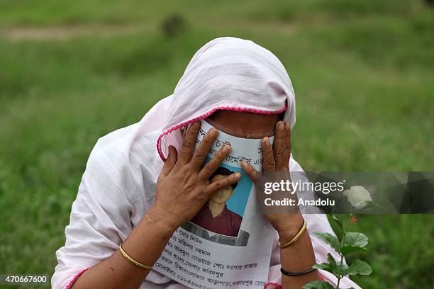 Relatives of the victims of Rana Plaza building collapse mourn at Jurain Graveyard on the second anniversary of Rana Plaza building collapse at...