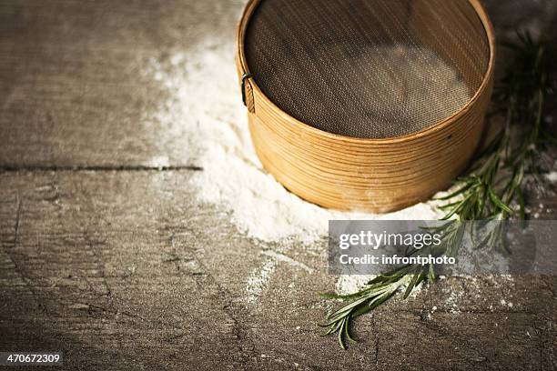 estilo antigo fazer doces - coador imagens e fotografias de stock