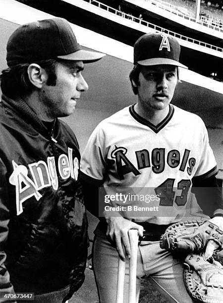 Manager Jim Fregosi of the California Angels talks with newly acquired catcher Dave Skaggs prior to the game against the Cleveland Indians on May 14,...