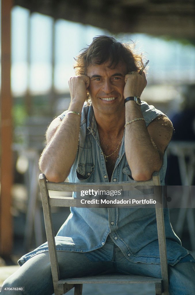 Franco Califano with a cigarette in his hand