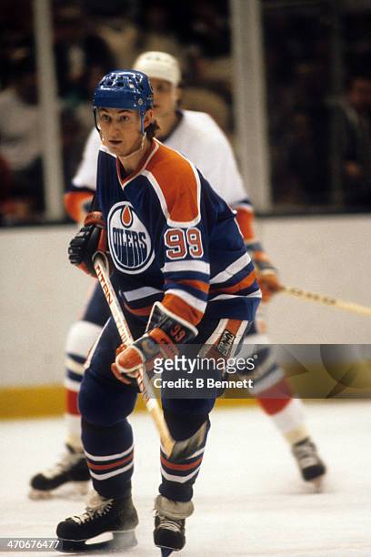 Wayne Gretzky of the Edmonton Oilers skates on the ice during an NHL game against the New York Islanders on November 14, 1981 at the Nassau Coliseum...