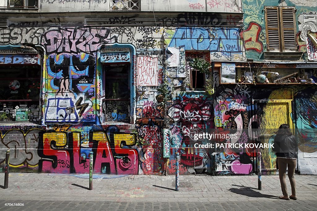 FRANCE-STREET ART-BUILDING-FEATURE