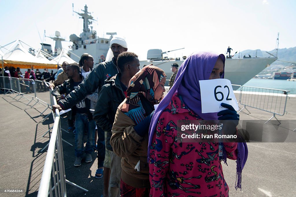 Italian Navy Brings 545 Migrants Ashore In Salerno