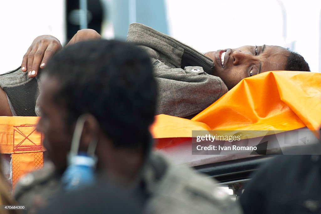 Italian Navy Brings 545 Migrants Ashore In Salerno