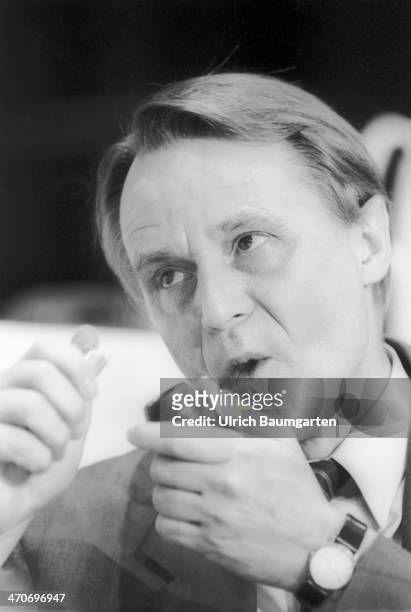 Hans-Ulrich KLOSE , treasurer of the SPD, during the Federal Party Conference of the SPD in Bremen, on May 28, 1991 in Bremen, Germany.