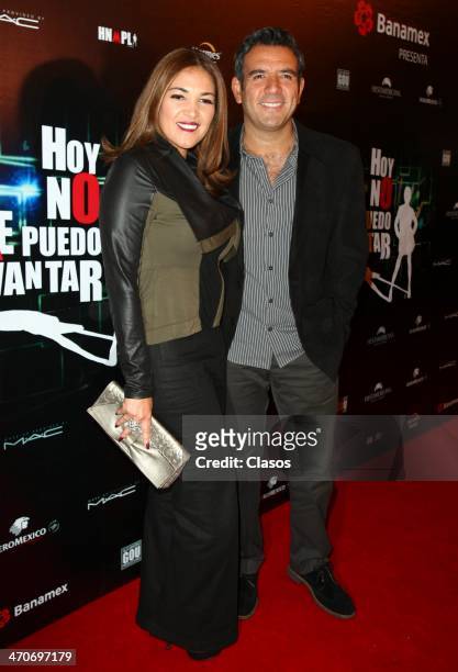 Hector Sandarti attends the red carpet of 'Hoy no me puedo levantar' at Almada Theater on February 18, 2014 in Mexico City, Mexico.