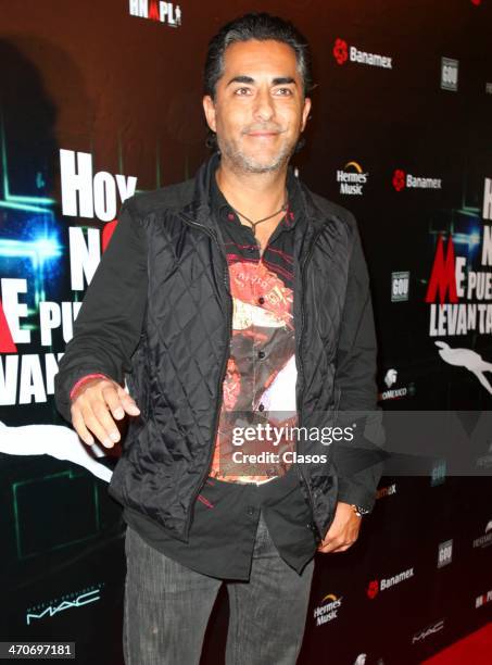 Raul Araiza attends the red carpet of "Hoy no me puedo levantar" at Almada Theater on February 18, 2014 in Mexico City, Mexico.