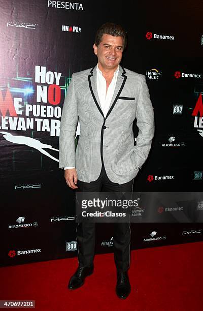 Sergio Basanez attends the red carpet of "Hoy no me puedo levantar" at Almada Theater on February 18, 2014 in Mexico City, Mexico.