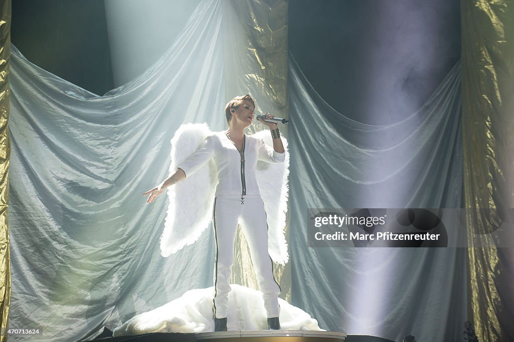 Michelle Performs In Cologne