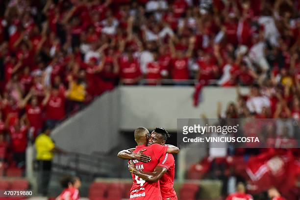 Players of Brazil's Internacional celebrate after scoring against Bolivia's The Strongest during the Copa Libertadores 2015 football match at Beira...
