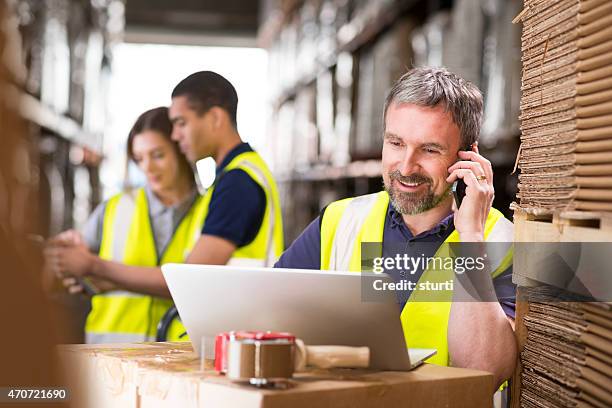 warehouse manager klingeln kunden - telephone box stock-fotos und bilder