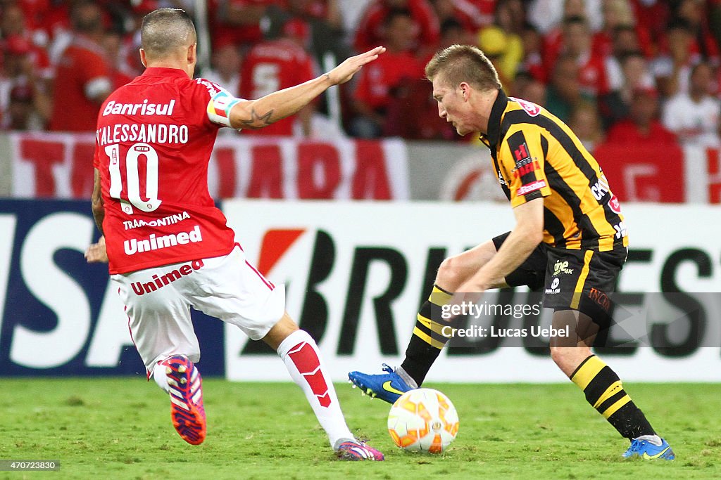 Internacional v The Strongest - Copa Bridgestone Libertadores 2015