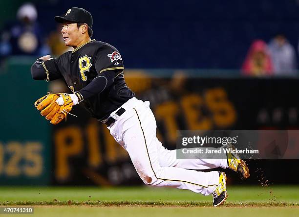 Jung Ho Kang of the Pittsburgh Pirates throws to third base in the eighth inning against the Chicago Cubs during the game at PNC Park on April 22,...