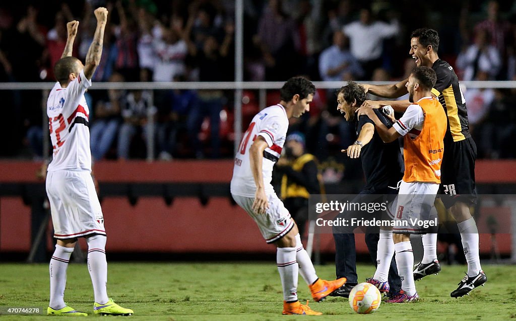 Sao Paulo v Corinthians - Copa Bridgestone Libertadores 2015