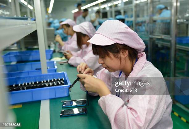 China-US-IT-Internet-lifestyle-Apple,FOCUS by Tom Hancock This picture taken on April 22, 2015 shows Chinese workers assembling a cheaper local...