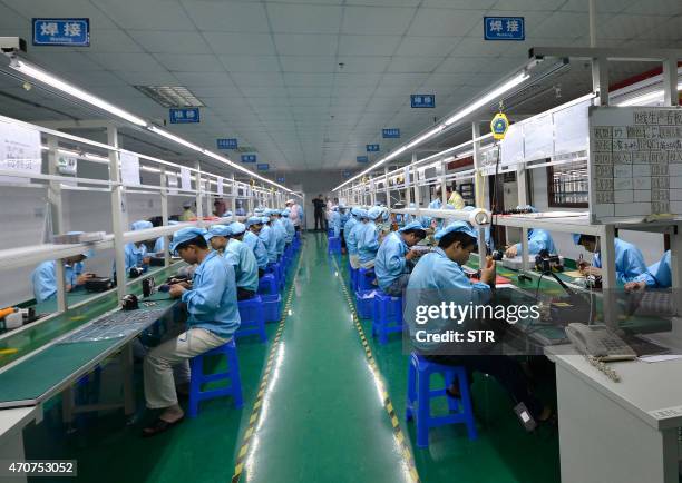 China-US-IT-Internet-lifestyle-Apple,FOCUS by Tom Hancock This picture taken on April 22, 2015 shows Chinese workers assembling a cheaper local...