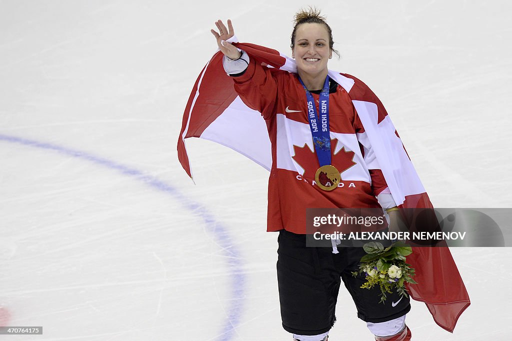 OLY-2014-IHOCKEY-WOMEN-MEDALS