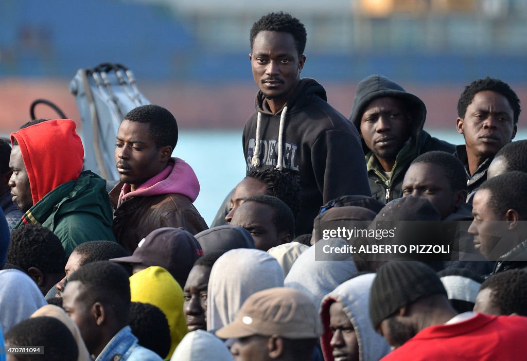 TOPSHOT-ITALY-IMMIGRATION-SHIPWRECK