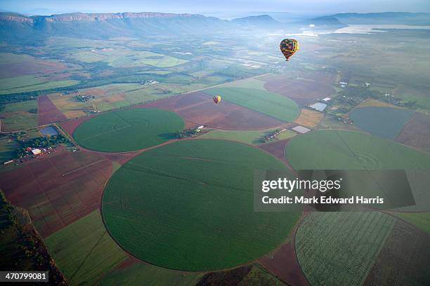 hot air ballooning, south africa - kornkreis stock-fotos und bilder