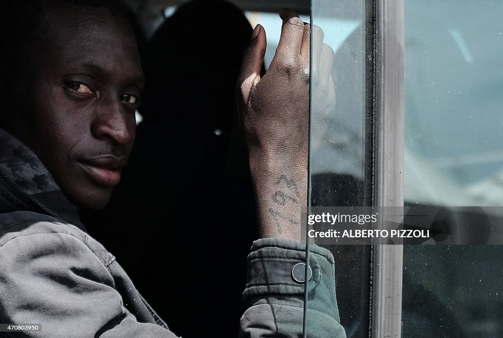 TOPSHOT-ITALY-IMMIGRATION-SHIPWRECK