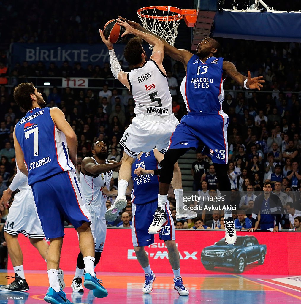 Anadolu Efes Istanbul v Real Madrid - Turkish Airlines Euroleague Play Off