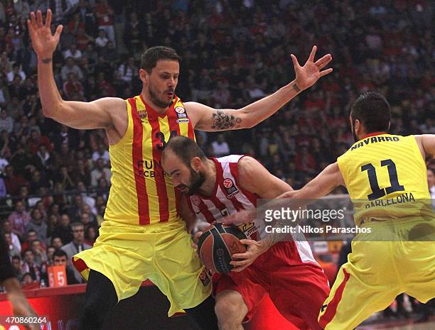 Bostjan Nachbar, #34 of FC Barcelona competes with Vassilis Spanoulis, #7 of Olympiacos Piraeus during the 2014-2015 Turkish Airlines Euroleague...