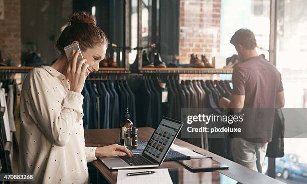 she'll source whatever her customers are looking for - computer store stockfoto's en -beelden