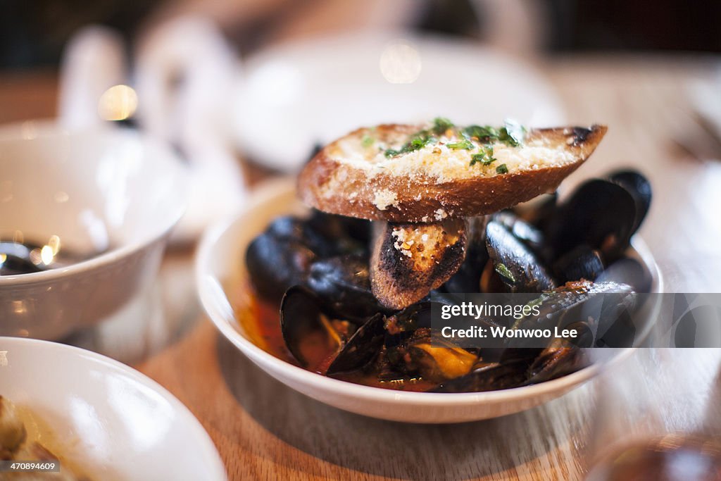 Bowl of mussels with garlic bread