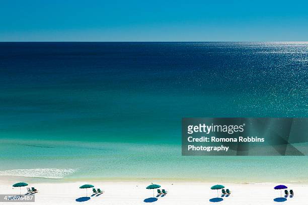 beach umbrellas and deck chairs on beach, destin, florida, usa - gulf coast states stock pictures, royalty-free photos & images