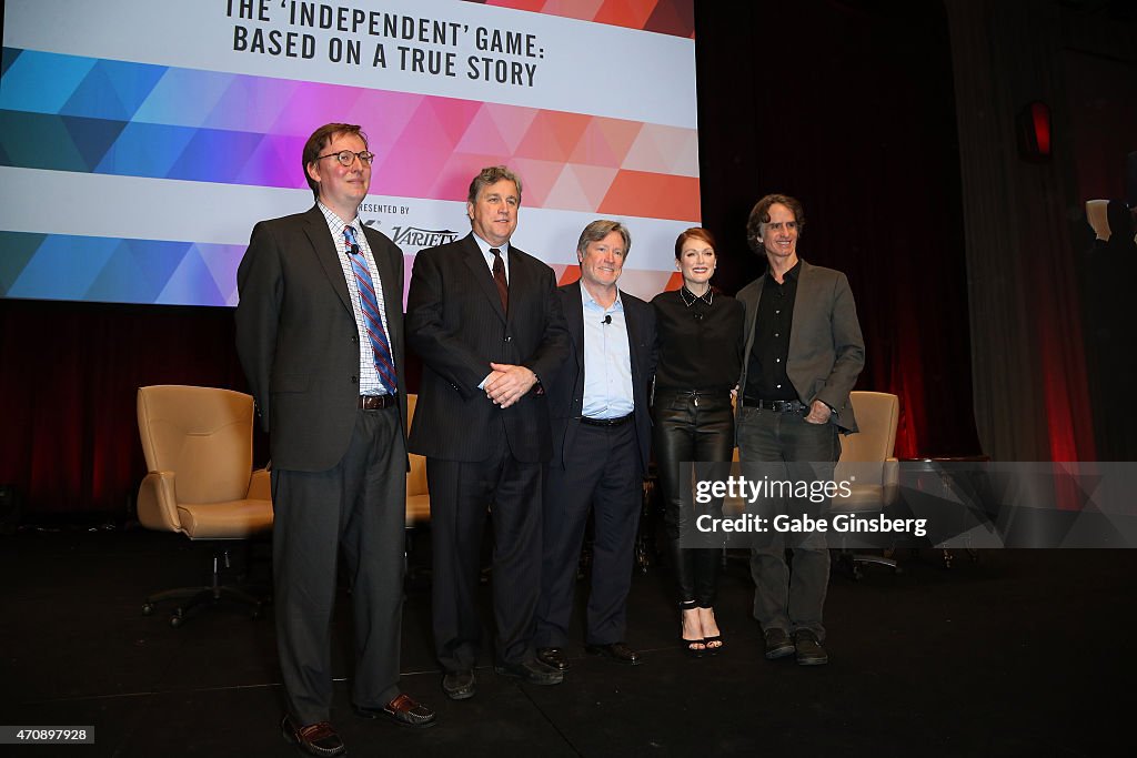 2015 CinemaCon - Julianne Moore And Jay Roach Photo Call