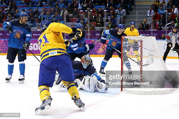 Loui Eriksson of Sweden shoots and scores against Kari Lehtonen of Finland in the second period during the Men's Ice Hockey Semifinal Playoff on Day...