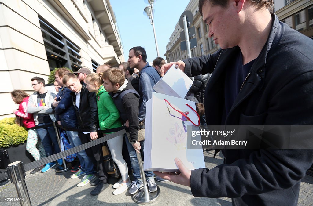 Apple Watch Goes On Sale At Handful Of Boutiques Around The World