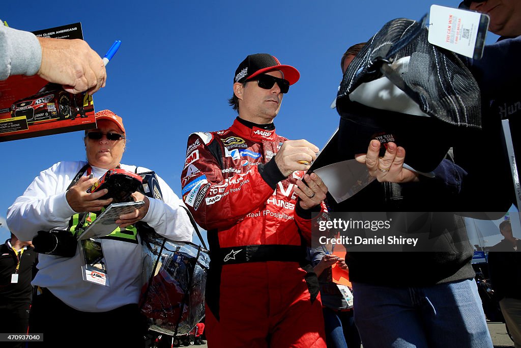 Toyota Owners 400 - Practice