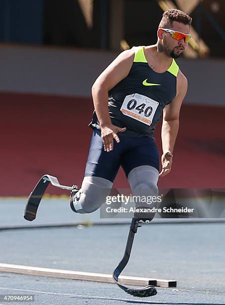 Alan Oliveira of Brazil competes in the Men's 200 meters qualifying at Ibirapuera Sports Complex during day two of the Caixa Loterias 2015...