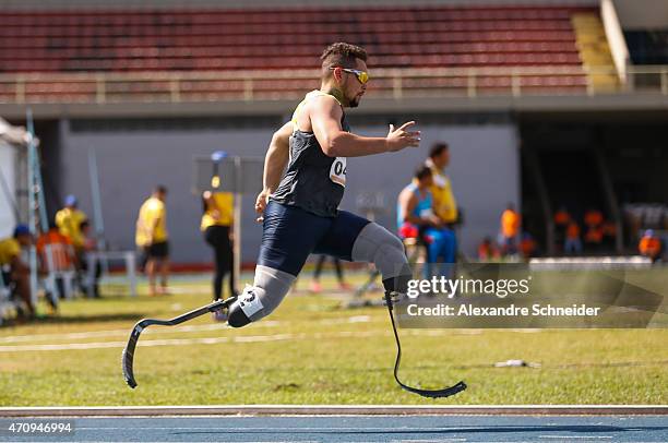 Alan Oliveira of Brazil competes in the Men's 200 meters qualifying at Ibirapuera Sports Complex during day two of the Caixa Loterias 2015...