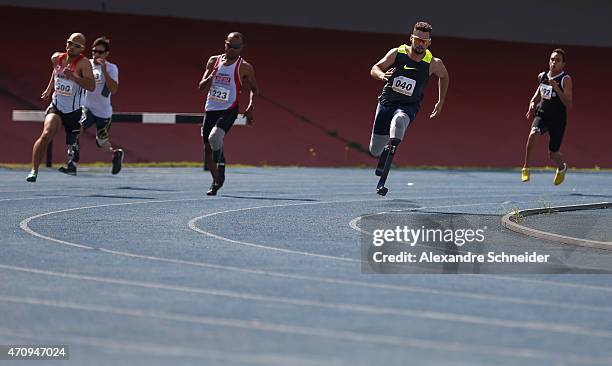 Alan Oliveira of Brazil competes in the Men's 200 meters qualifying at Ibirapuera Sports Complex during day two of the Caixa Loterias 2015...