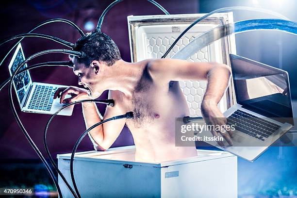 ciborg en el trabajo - tanque de oxígeno líquido fotografías e imágenes de stock