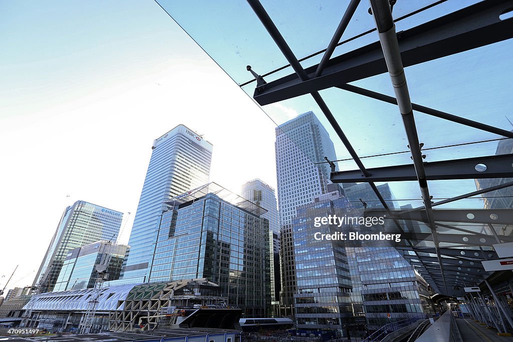 Crossrail Rail Link Construction At London's Canary Wharf Business, Finance And Shopping District