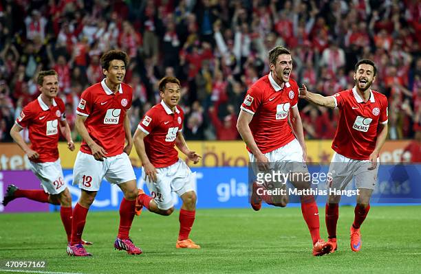 Stefan Bell of Mainz celebrate with his team mates after scoring the opening goal during the Bundesliga match between 1. FSV Mainz 05 and FC Schalke...