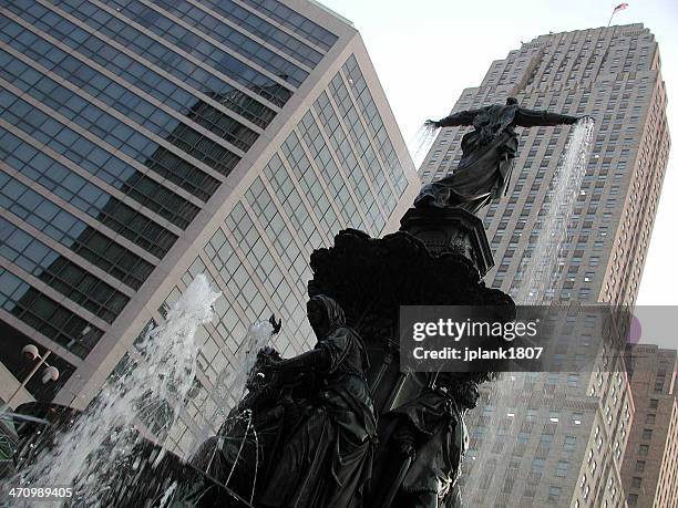 city fountain - cincinnati fountain stock pictures, royalty-free photos & images