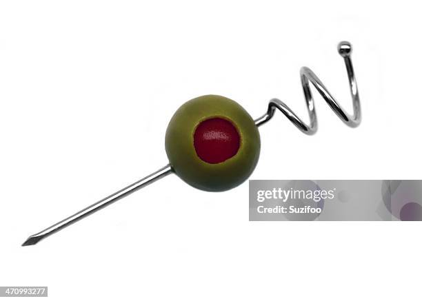 cocktail-oliv (with clipping path "große" download - essbare verzierung stock-fotos und bilder