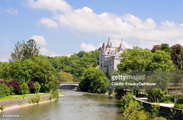 castle of durbuy, kleine stadt in europa - belgien stock-fotos und bilder
