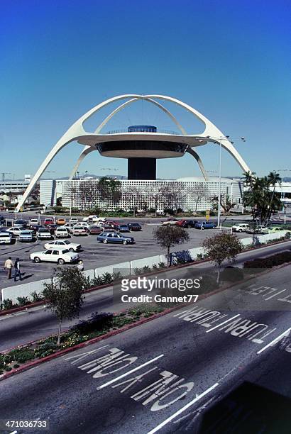 the theme building at los angeles international airport - lax airport stock pictures, royalty-free photos & images