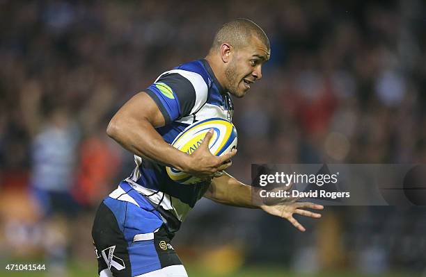 Jonathan Joseph of Bath scores a try during the Aviva Premiership match between Bath and London Irish at the Recreation Ground on April 24, 2015 in...